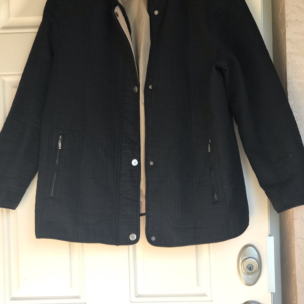 Gallery Women Black Quilted Jacket.